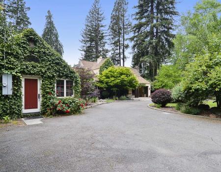 Villa Tranquila Front Exterior and Driveway